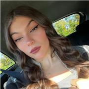 Sono una studentessa che offre lezioni di economia aziendale e politica per studenti dal 1 anno al 4 anni di superiori